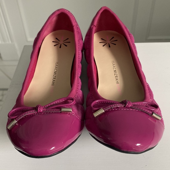 NWOT Isaac Mizrahi flats - Picture 3 of 10